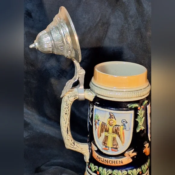 Ceramic/Stoneware Beer Stein with Lid - Picture 5 of 7